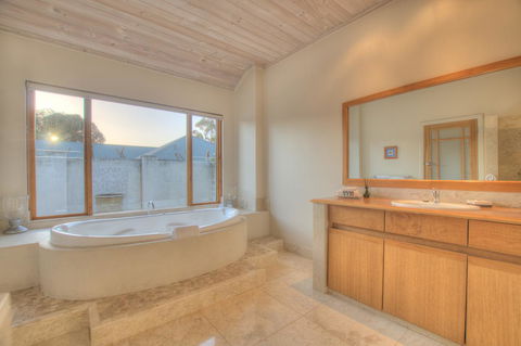 Moana Spa Villas - Prime Yallingup Location - Port Augusta Accommodation 17