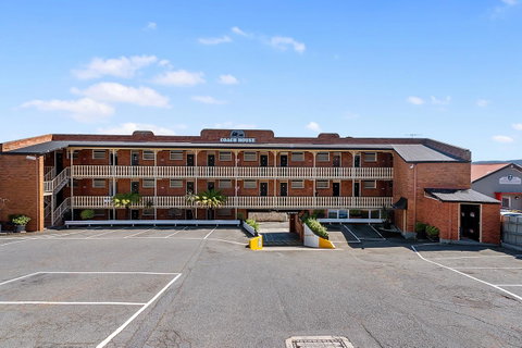 Coach House Launceston - Port Augusta Accommodation 1