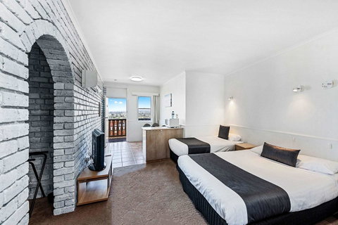 Coach House Launceston - Port Augusta Accommodation 13
