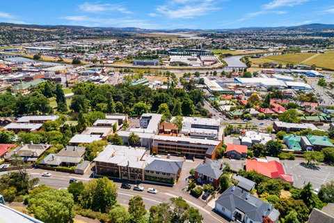 Coach House Launceston - Port Augusta Accommodation 28
