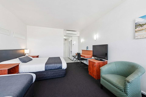 Coach House Launceston - Port Augusta Accommodation 6