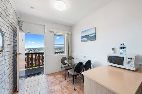 Coach House Launceston - Port Augusta Accommodation 11