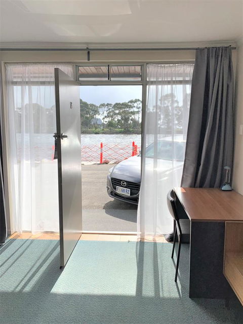 The Waterfront Wynyard - Port Augusta Accommodation 41