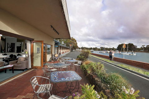 The Waterfront Wynyard - Port Augusta Accommodation 3