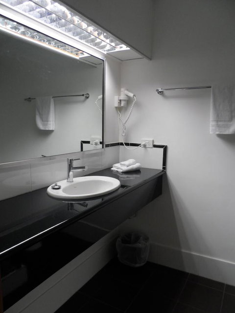 Commodore Regent - Port Augusta Accommodation 8