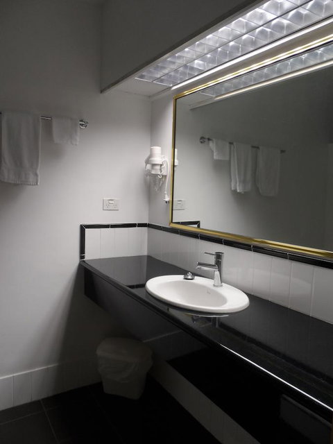 Commodore Regent - Port Augusta Accommodation 23