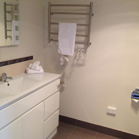 Commodore Regent - Port Augusta Accommodation 9