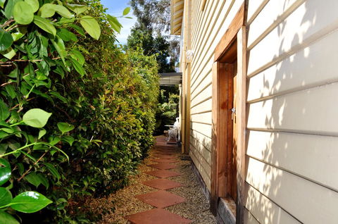 Belton Apartments-Hedge Cottage - Port Augusta Accommodation 5