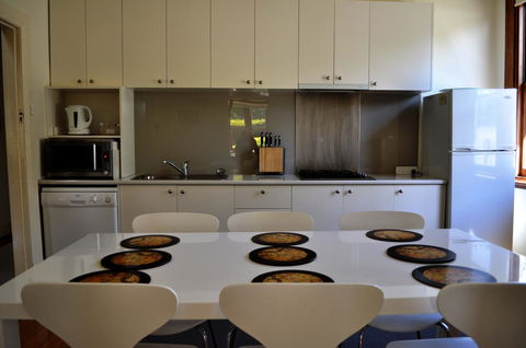 Belton Apartments-Hedge Cottage - Port Augusta Accommodation 12