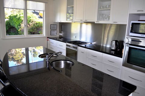 Belton Apartments-Hedge Cottage - Port Augusta Accommodation 25