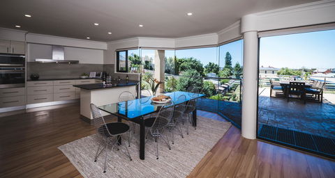 Russell House - Port Augusta Accommodation 0