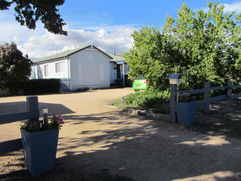 Elm Trees Accommodation @ Ross - Port Augusta Accommodation 1