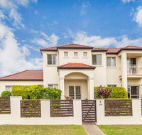 Nice home in the Regatta waters estate close to theme parks - Port Augusta Accommodation