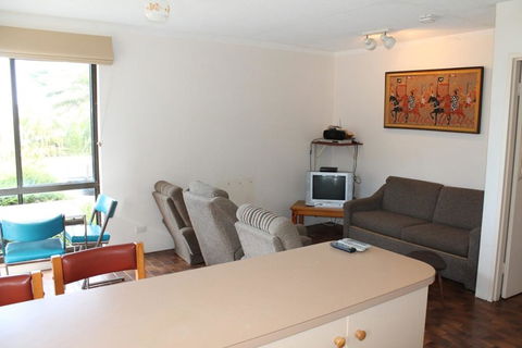 Ocean Front Malua Bay - Port Augusta Accommodation 3