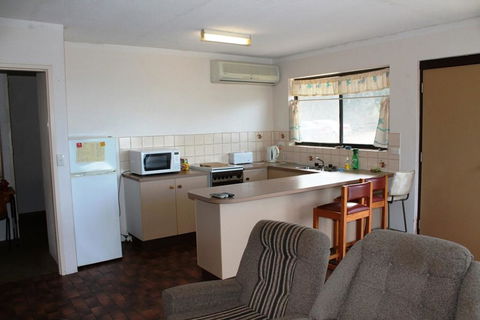 Ocean Front Malua Bay - Port Augusta Accommodation 2