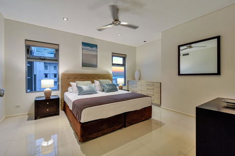 Oceana Darwin Central Oceanfront 3 Bedroom 2 Lounge Room Pool Gym Tennis Court Sleeps 9 - Port Augusta Accommodation 1