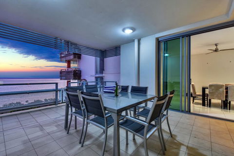 Oceana Darwin Central Oceanfront 3 Bedroom 2 Lounge Room Pool Gym Tennis Court Sleeps 9 - Port Augusta Accommodation 2