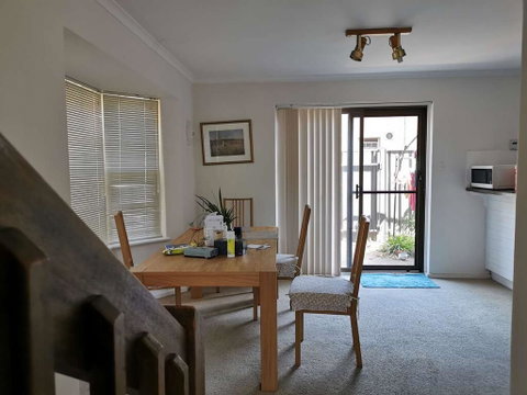 Outmantour Hostels - Port Augusta Accommodation 1