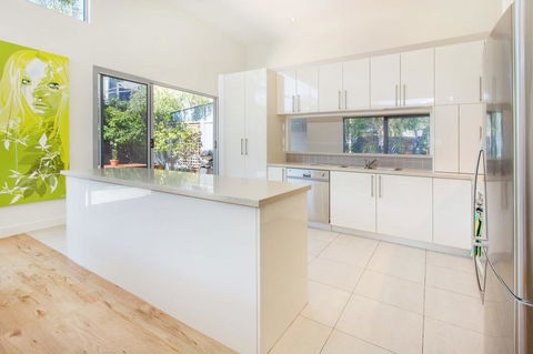 PALM COURT RETREAT - MORNINGTON - Port Augusta Accommodation 3
