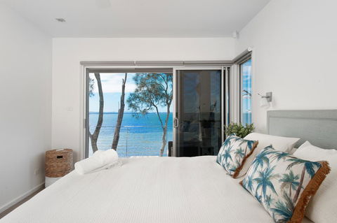 Paradise Beach House - Waterfront With Heated Pool - Port Augusta Accommodation 1