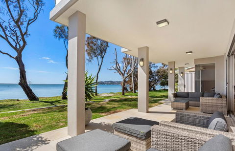 Paradise Beach House - Waterfront With Heated Pool - Port Augusta Accommodation 0