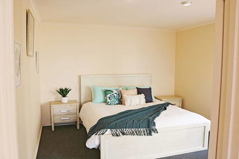 Pelican Lake Holiday House - Port Augusta Accommodation 2