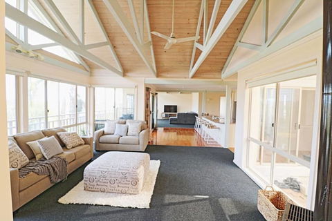 Pelican Lake Holiday House - Port Augusta Accommodation 0