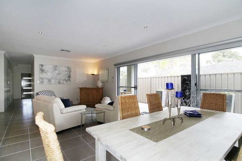 Penguin 4 Bedroom House By Shoalwater Executive Homes - Port Augusta Accommodation 1