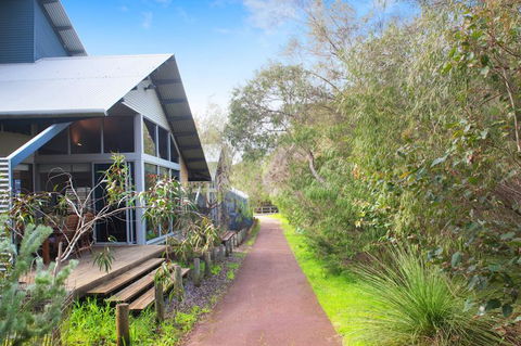PEPPY TREE HOUSE - Port Augusta Accommodation 0