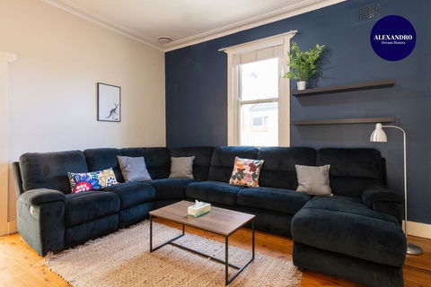PET FRIENDLY FAMILY HOME WILLOUGHBY - Port Augusta Accommodation 2