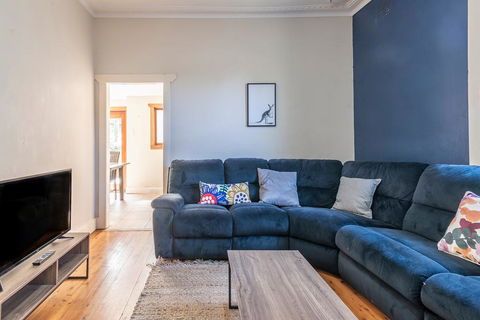PET FRIENDLY FAMILY HOME WILLOUGHBY - Port Augusta Accommodation 3