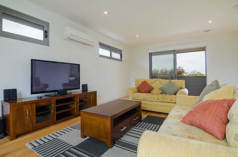 PIER 55 - DROMANA... - Port Augusta Accommodation 3