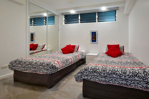 POINCIANA 101 HAMILTON ISLAND CENTRALLY LOCATED 3 BEDROOM, Plus BUGGY!! - Port Augusta Accommodation 1