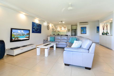 POINCIANA 101 HAMILTON ISLAND CENTRALLY LOCATED 3 BEDROOM, Plus BUGGY!! - Port Augusta Accommodation 3