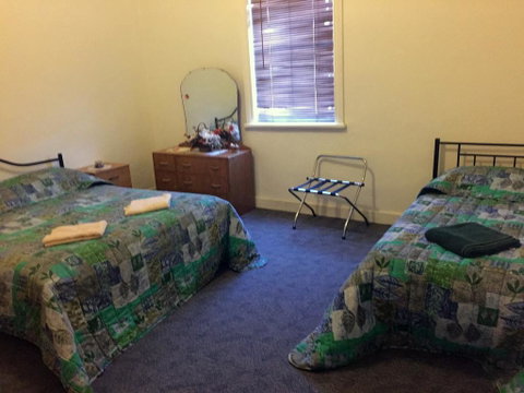 Port Wakefield Cottages - Port Augusta Accommodation 1