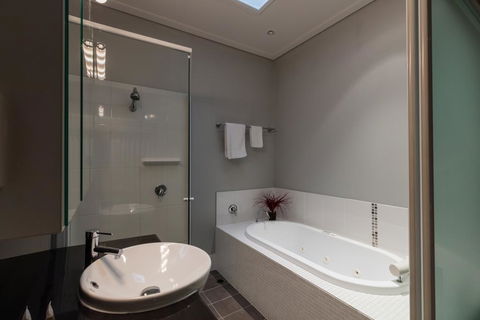 Promenade Executive Apartments - Port Augusta Accommodation 3