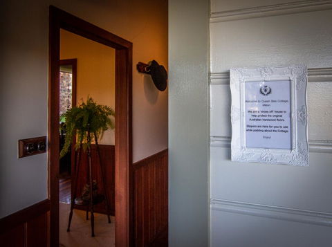 Queen Bee Cottage, Milton - Port Augusta Accommodation 3