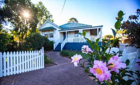 Queen Bee Cottage, Milton - Port Augusta Accommodation 0