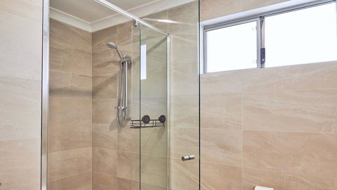 Quiet Large Balcony Living - Port Augusta Accommodation 3