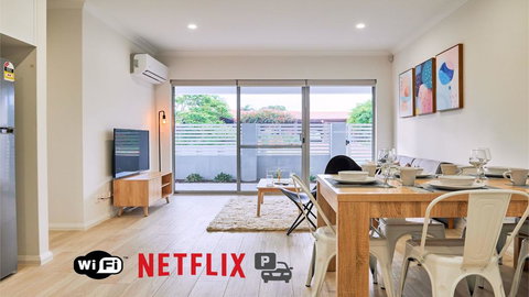 Quiet Large Balcony Living - Port Augusta Accommodation 0