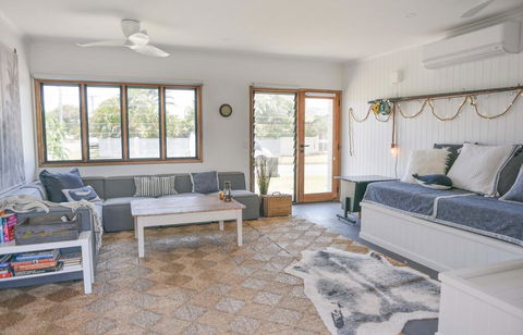 Quiet Pet Friendly Home 3 Houses To Beach Entry With Private Pool Walk To Shops - Port Augusta Accommodation 1
