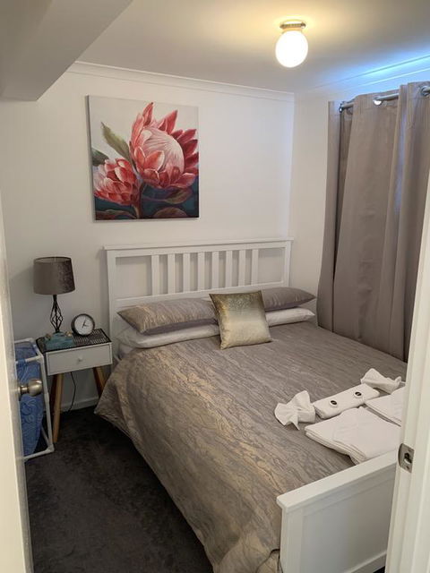 Relax On Bingham - Port Augusta Accommodation 3