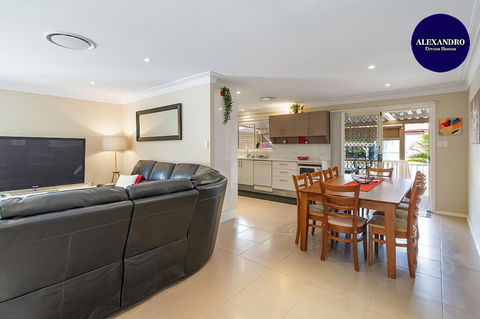 RELAXED COASTAL GETAWAY // MOMENTS TO WATERFRONT - Port Augusta Accommodation 0