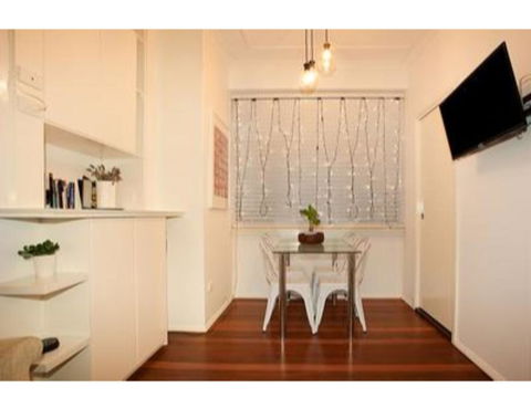 Renovated Art Deco Studio Minutes From The City - Port Augusta Accommodation 3