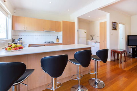 RENOVATED BEACH BEAUTY - ROSEBUD - Port Augusta Accommodation 2