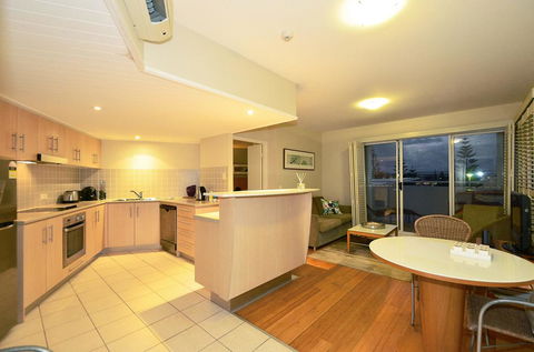 RESORT ON THE BEACH 2214/2215 - Port Augusta Accommodation 1