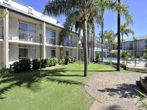 Resort Serviced Apartments - Mandurah - Port Augusta Accommodation 1