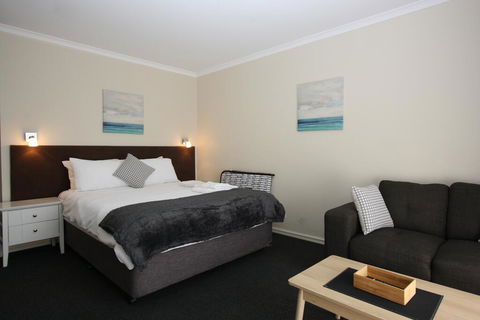 Resort Serviced Apartments - Mandurah - Port Augusta Accommodation 2