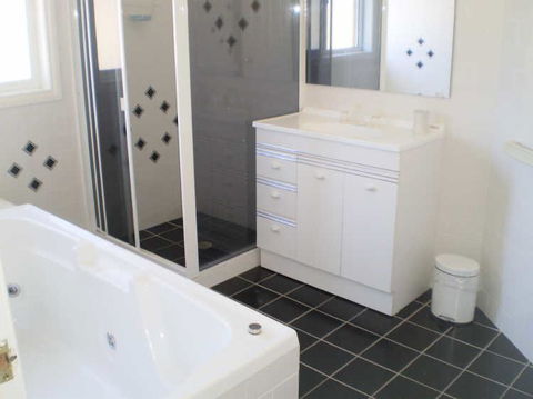 Retreat On Surf Beach - Port Augusta Accommodation 3