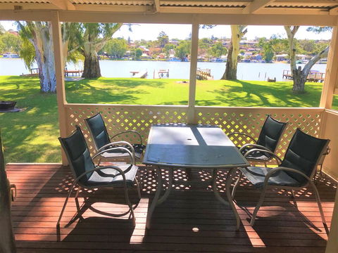 Riverfront Getaway - Mannum - Port Augusta Accommodation 1